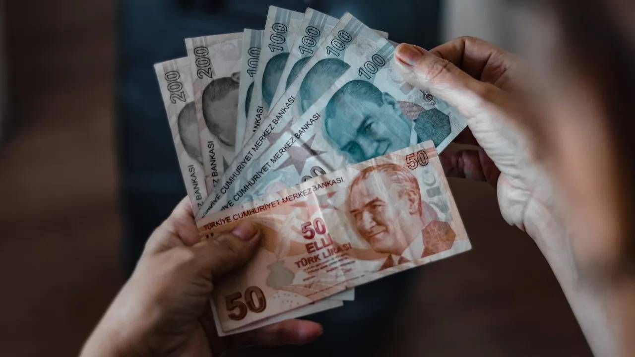 EYT'li ve emeklilere büyük şok! SGK uzmanı Özgür Erdursun üstüne basa basa uyardı: O kişilerin emekliliği iptal edilebilir 13