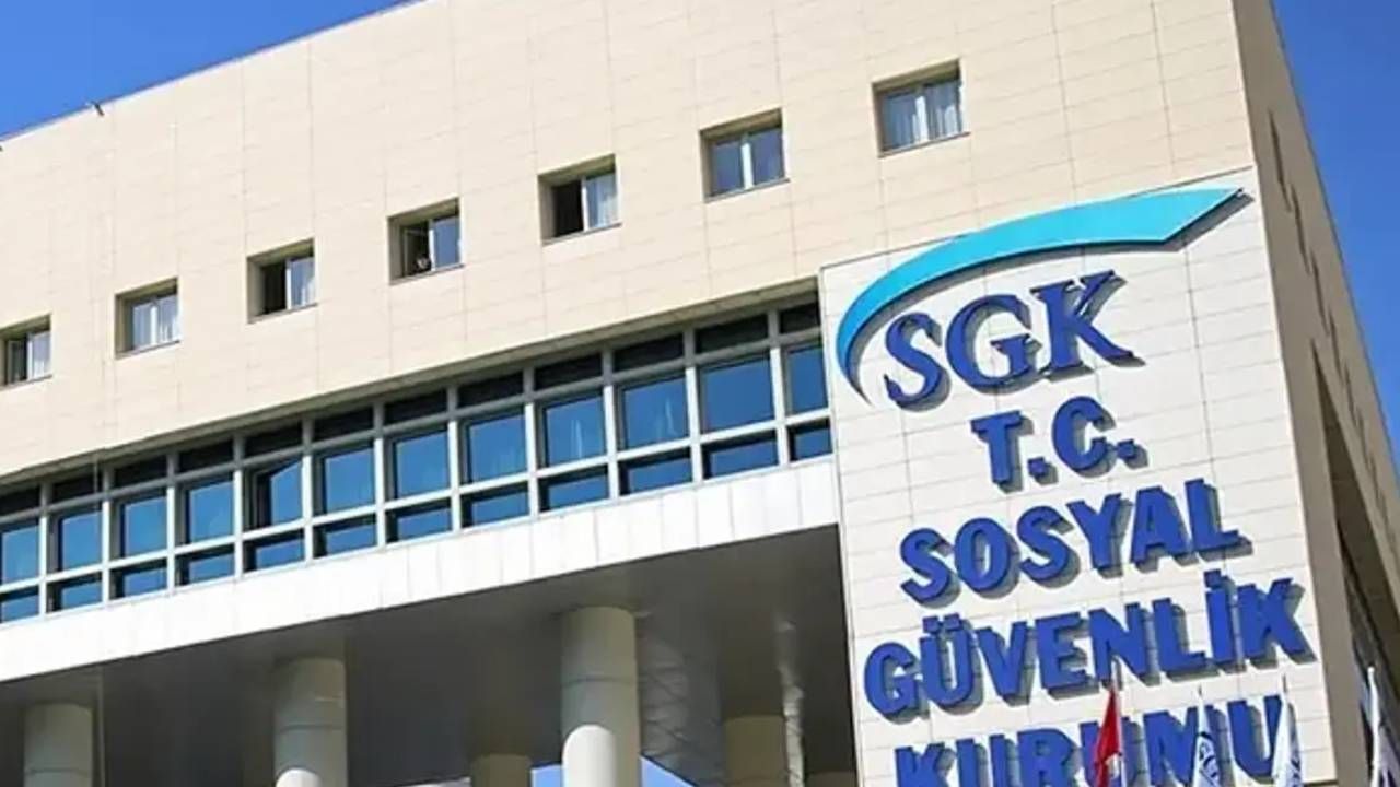 EYT'li ve emeklilere büyük şok! SGK uzmanı Özgür Erdursun üstüne basa basa uyardı: O kişilerin emekliliği iptal edilebilir 9