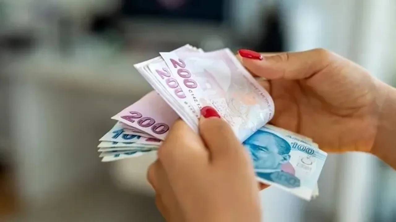 SSK ve Bağ-Kur emeklileri dikkat! En düşük emekli maaşı için rakam verildi: Emin Yılmaz seyyanen zam ile açıkladı 8