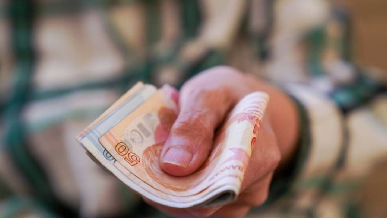 SSK ve Bağ-Kur emeklileri dikkat! En düşük emekli maaşı için rakam verildi: Emin Yılmaz seyyanen zam ile açıkladı 7