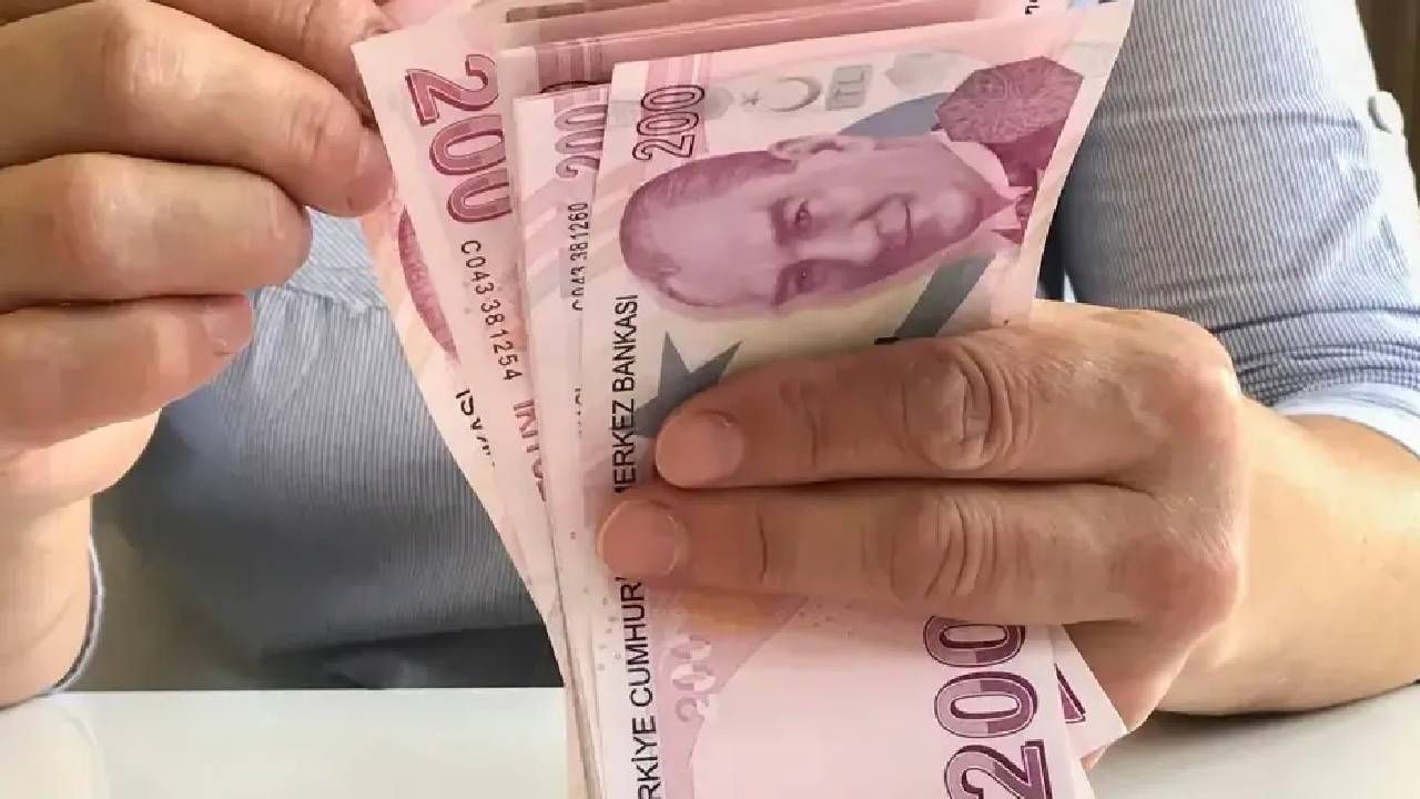 SSK ve Bağ-Kur emeklileri dikkat! En düşük emekli maaşı için rakam verildi: Emin Yılmaz seyyanen zam ile açıkladı 6
