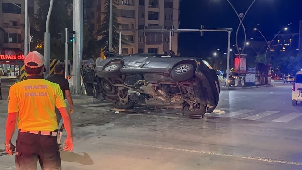 Elazığ'da trafik kazası: 11 yaralı 1