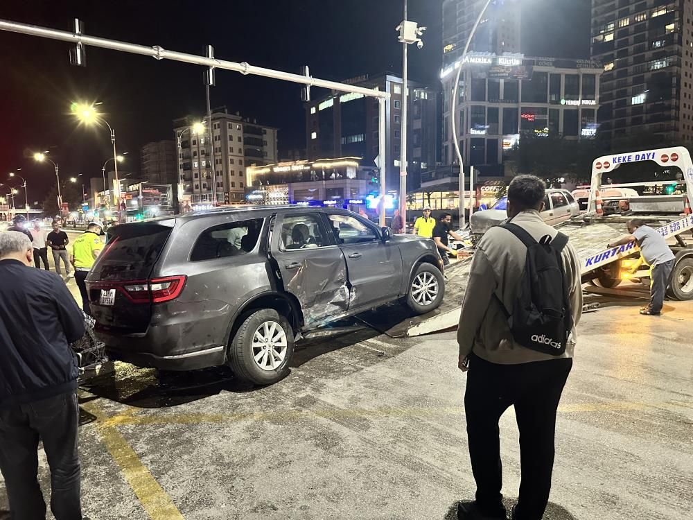 Elazığ'da trafik kazası: 11 yaralı 3