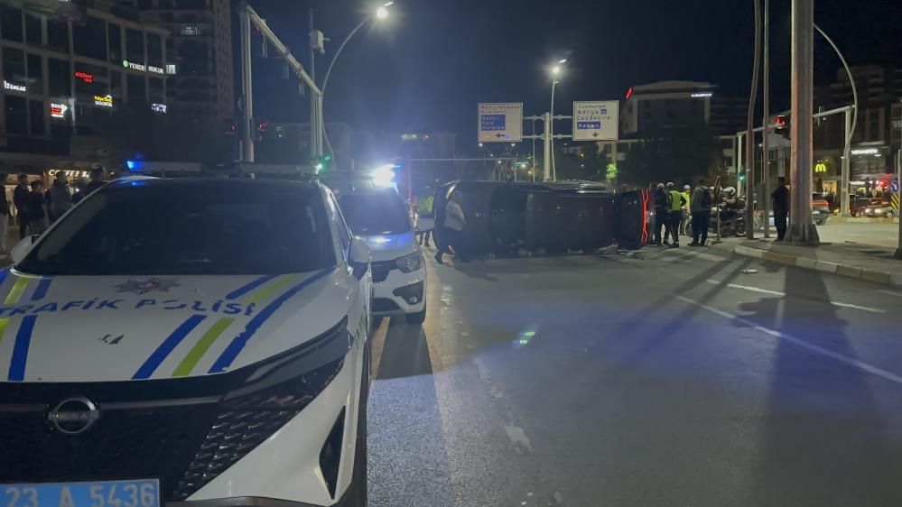 Elazığ'da trafik kazası: 11 yaralı 8
