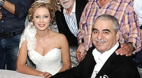 İbrahim Tatlıses'in eski eşi Ayşegül Yıldız siyasete atıldı! İşte katıldığı parti... 5