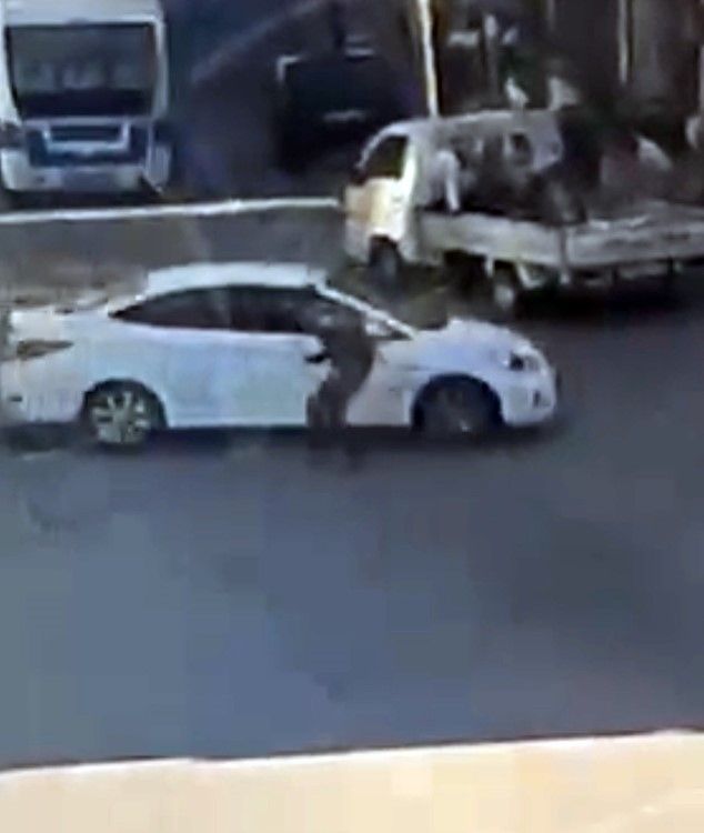 Yer: Bursa... Trafikte "Önüne bak" dedi, ortalık savaş alanına döndü 3
