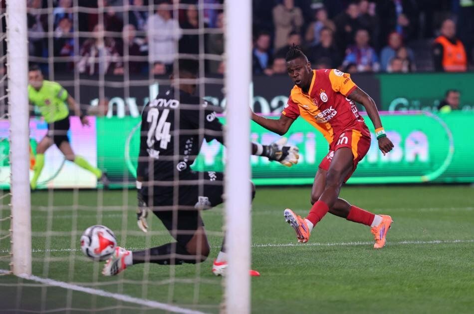 Galatasaray'a Dünya Kupası sonrası 105 milyon euro bonservis geliri! İki yıldız Cimbom'a veda edecek 11