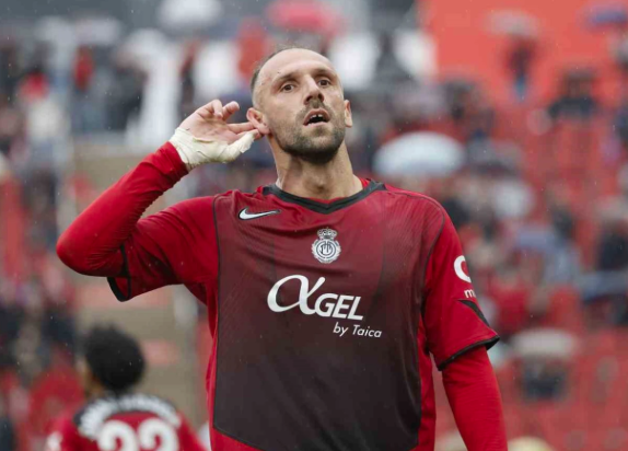 Aziz Yıldırım'ın ilk transferi: İşte Vedat Muriç için ödenecek bonservis 6