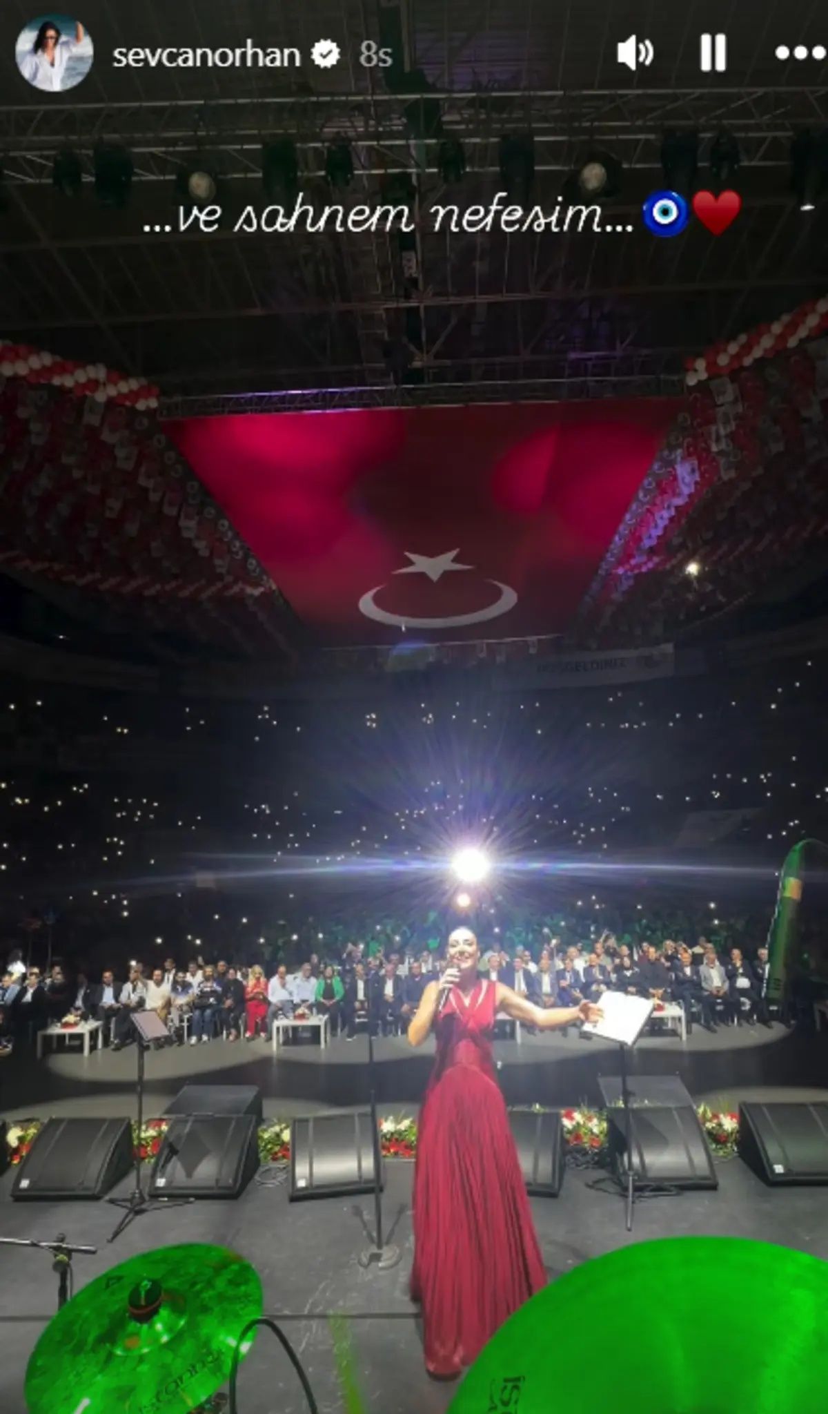 Buca Belediye Başkanı Görkem Duman tutuklandı, gözler ünlü nişanlısı Sevcan Orhan'a çevrildi! Konser kararı dikkat çekti... 4