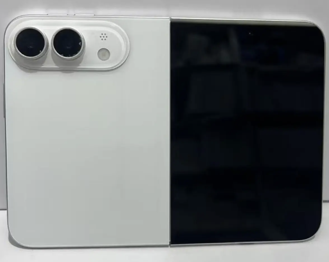 KATLANABİLİR İPHONE EN NET GÖRÜNTÜ! Apple'ın ilk katlanabilir cihazının fotoğrafı ortaya çıktı... 4