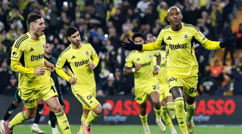 Fenerbahçe'de takımdan ayrılmak isteyen biri var 6