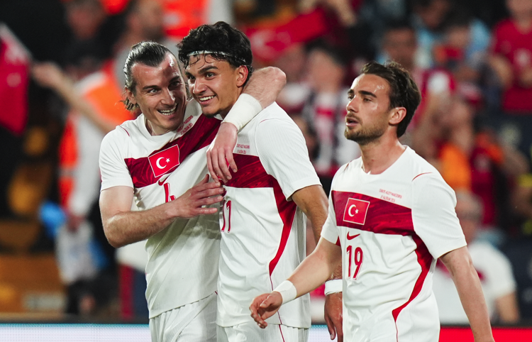 G.Saray'da 4 ismin üstü çizildi! Can Uzun için de dev bonservis teklifi yapıldı 10