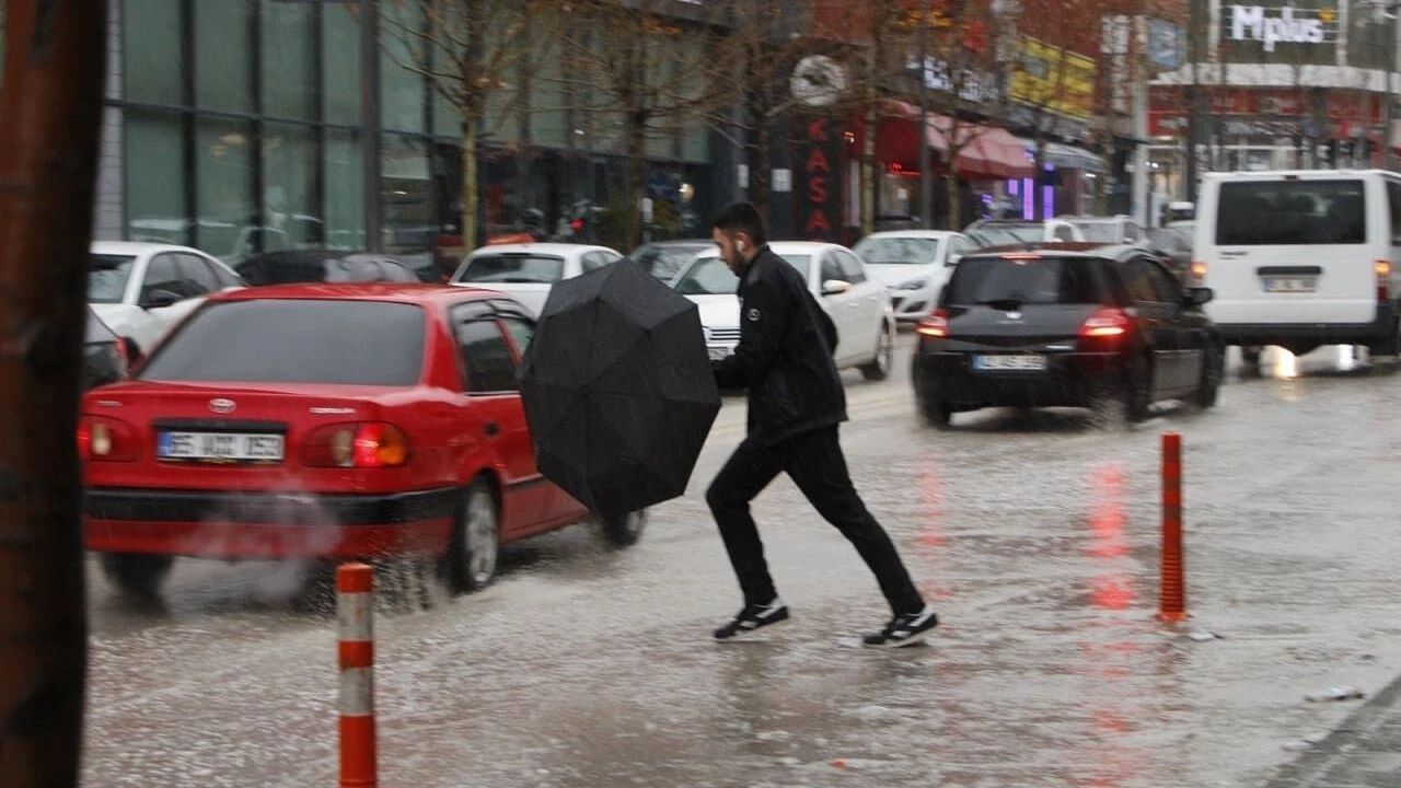 AKOM'dan İstanbul için son dakika uyarısı! Özellikle hafta sonuna dikkat: Hava tamamen değişecek 2