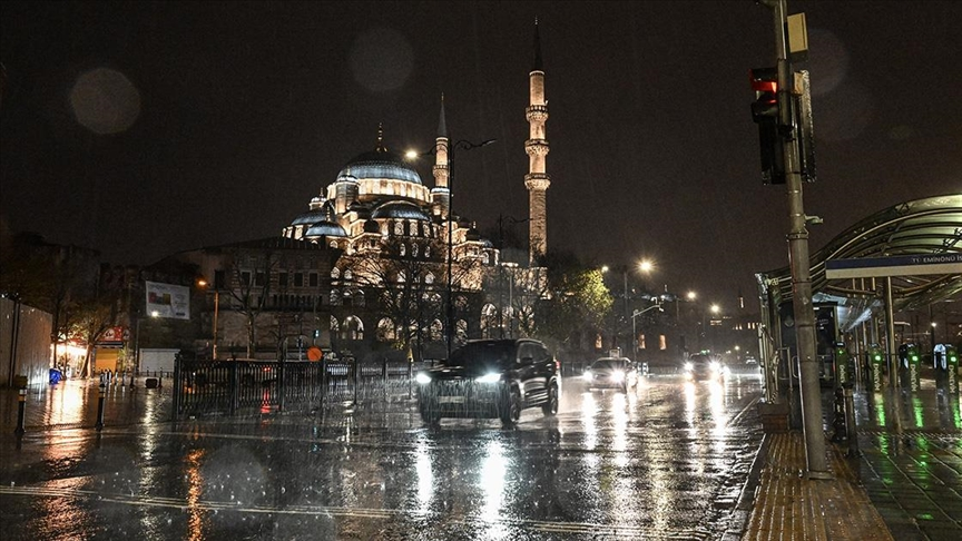 İstanbul'da yaz havası tersine dönüyor! Meteoroloji uyardı...Sıcaklıklar 7 derece düşecek: Sağanak yağış geliyor 4