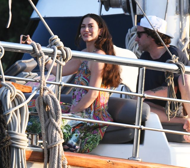 Demet Özdemir'in tekne tatili! Gecelik fiyatı dudak uçuklattı... 3