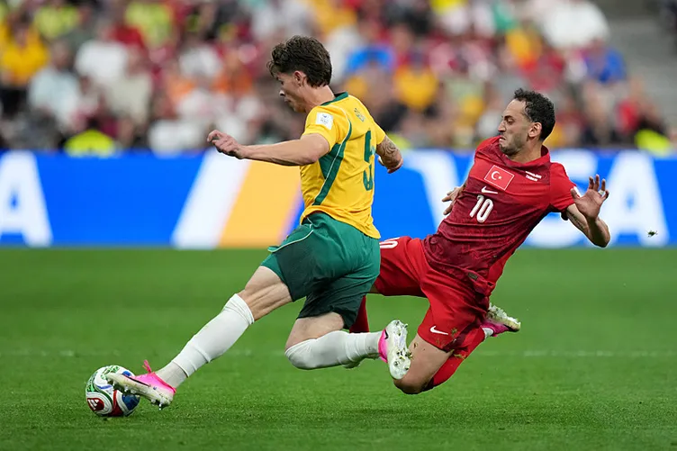 Ünlü yorumcudan milli futbolculara ağır sözler 4