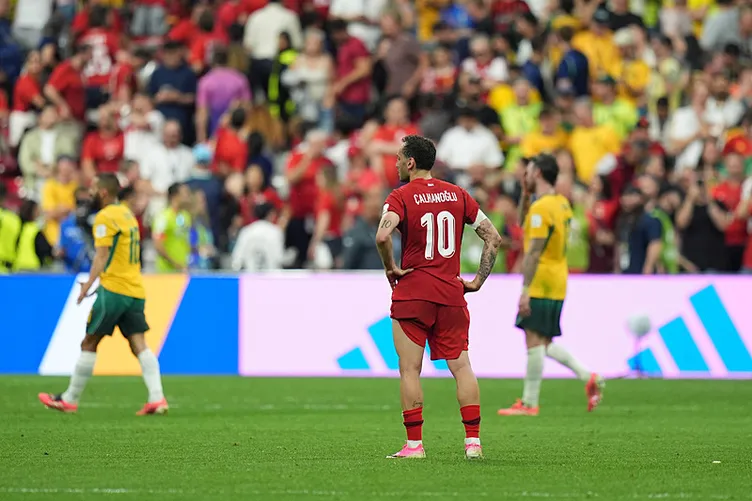 Ünlü yorumcudan milli futbolculara ağır sözler 1
