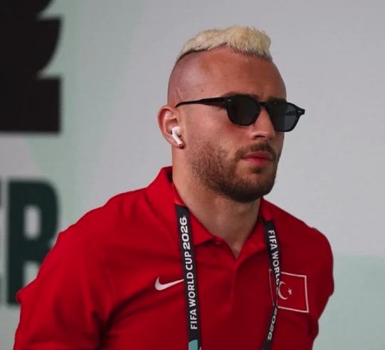 Ünlü yorumcudan milli futbolculara ağır sözler 9