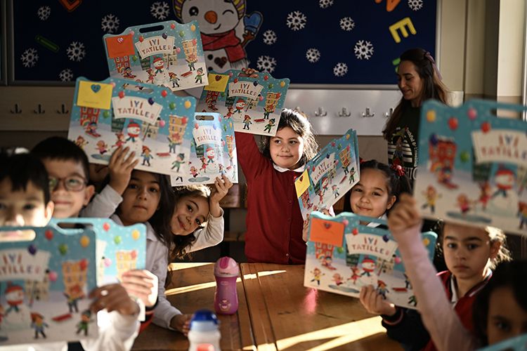 2026 OKULLAR NE ZAMAN KAPANACAK? Okullar ne zaman tatil oluyor? Karneler saat kaçta dağıtılacak? 1