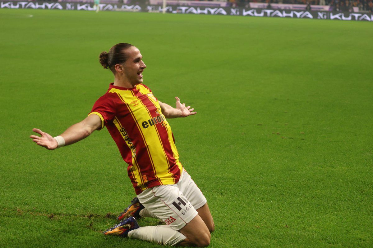 Aziz Yıldırım'dan büyük taarruz! Ligin tüm yerli yıldızlarını Fenerbahçe'ye getirecek: İşte imza attırılacak 3 oyuncu 7