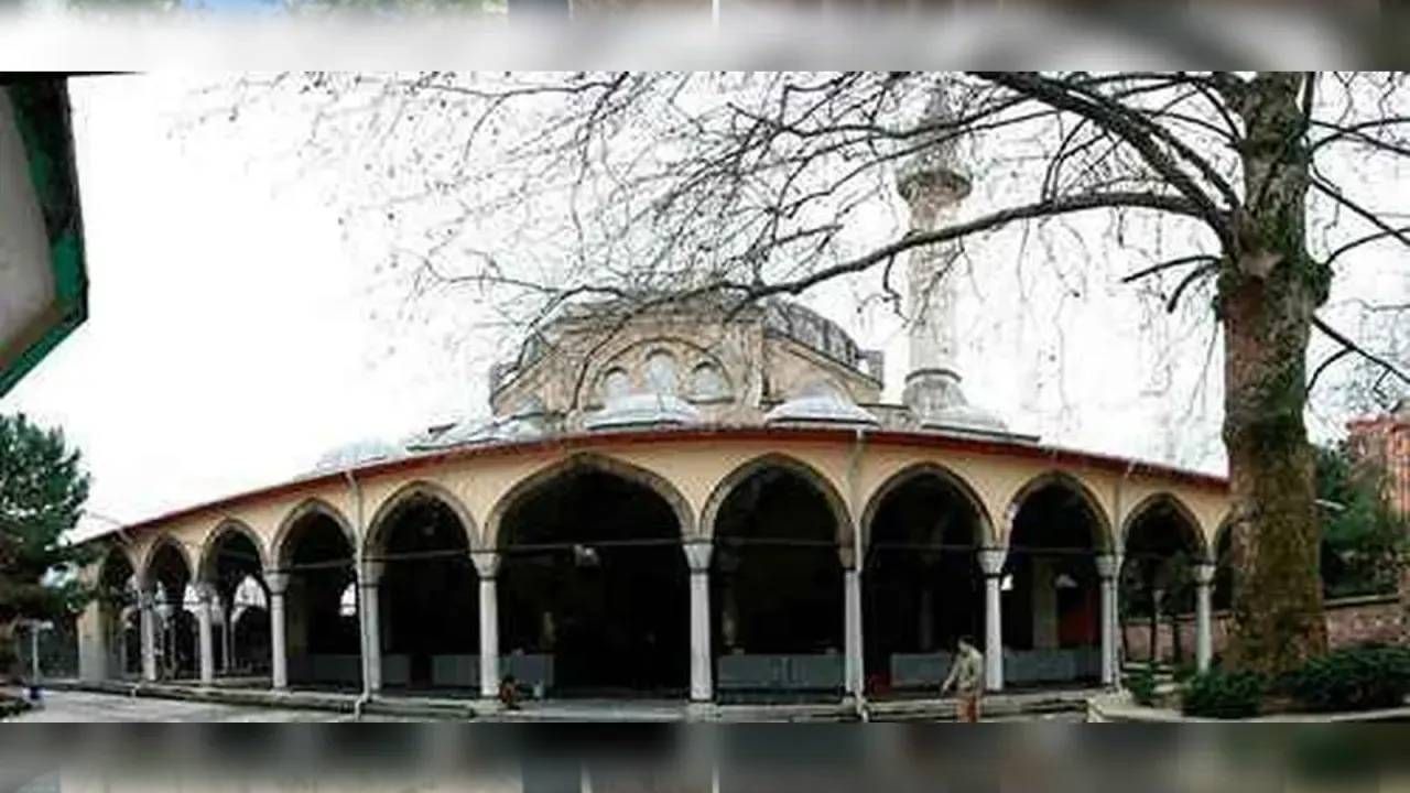 Yer Kocaeli: 500 yıllık tarihi camide 'cinsel ilişki' skandalı! Müezzin yakaladı, savunmaları pes dedirtti 1