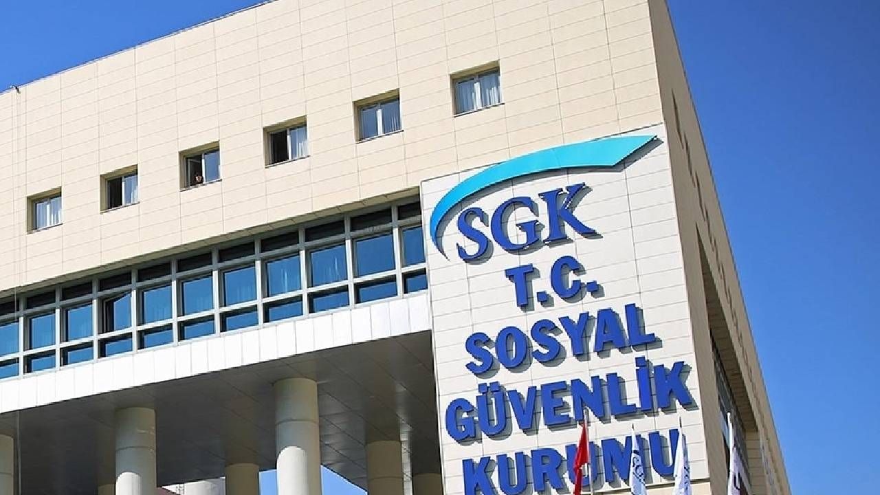 Özgür Erdursun üstüne basa basa uyardı: SGK düğmeye bastı, EYT'li olanları bile kapsıyor! Emekli olacaklara 2520 gün uyarısı 13