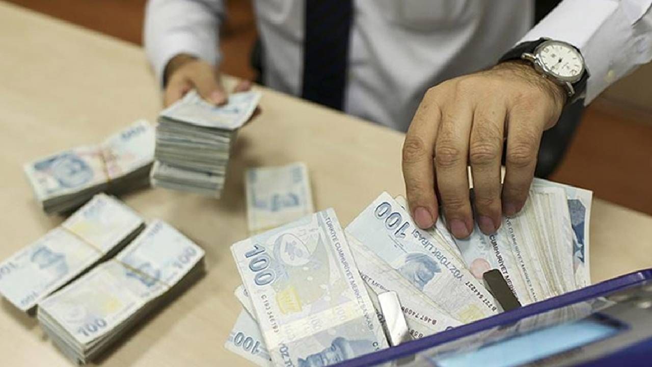 Özgür Erdursun üstüne basa basa uyardı: SGK düğmeye bastı, EYT'li olanları bile kapsıyor! Emekli olacaklara 2520 gün uyarısı 7
