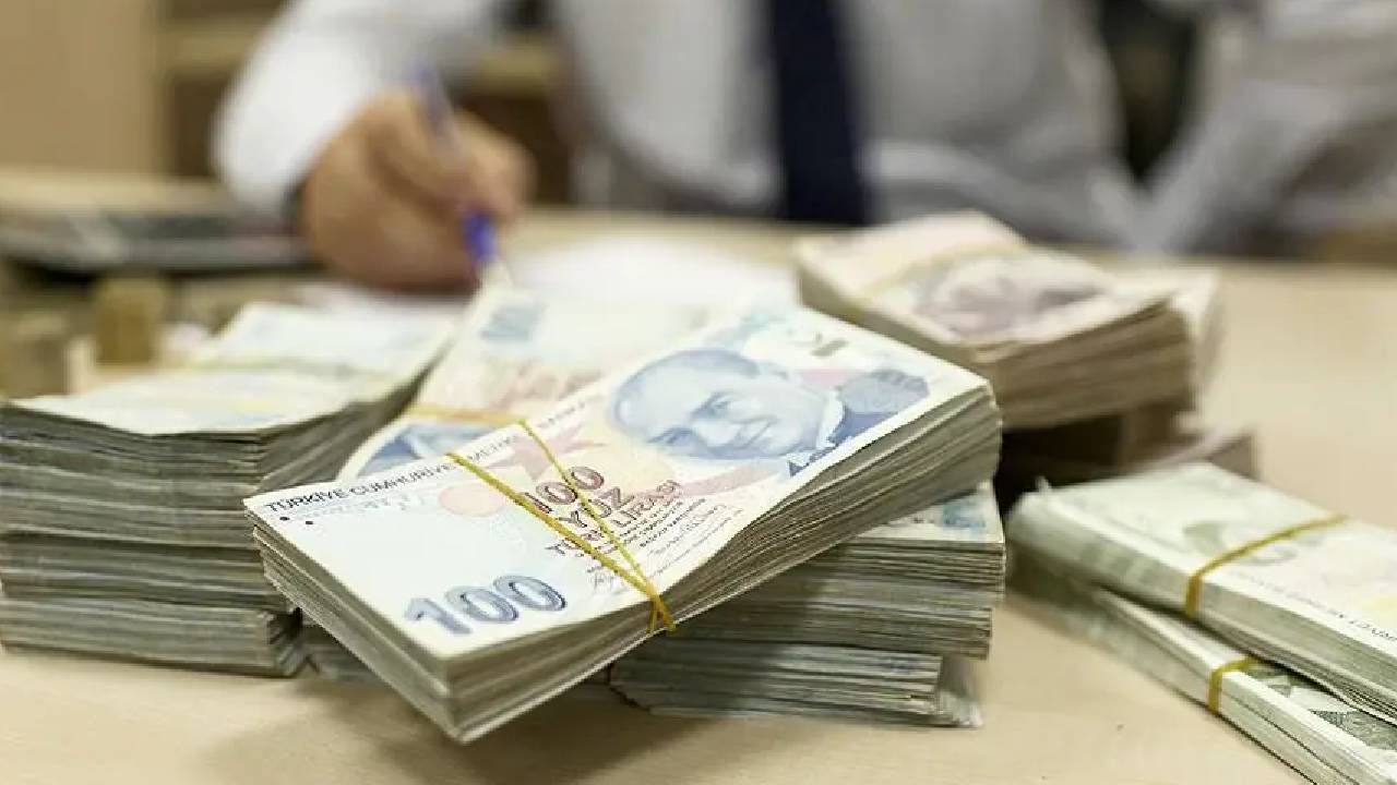 Özgür Erdursun üstüne basa basa uyardı: SGK düğmeye bastı, EYT'li olanları bile kapsıyor! Emekli olacaklara 2520 gün uyarısı 6