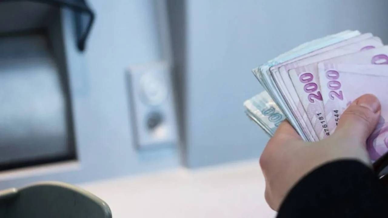 Özgür Erdursun üstüne basa basa uyardı: SGK düğmeye bastı, EYT'li olanları bile kapsıyor! Emekli olacaklara 2520 gün uyarısı 5