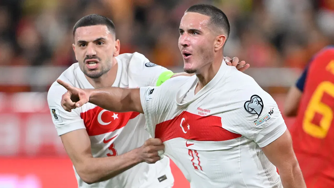 Montella, ilk 11'i değiştiriyor! Paraguay maçında 2 değişiklik 7