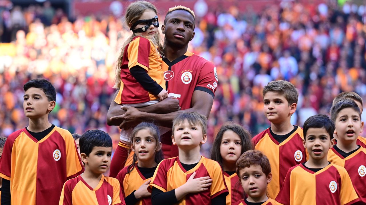 Galatasaray'a Victor Osimhen için Türk futbol tarihini yeniden yazacak transfer teklifi! 125 milyon euroluk teklife Dursun Özbek'in verdiği yanıt belli oldu 3