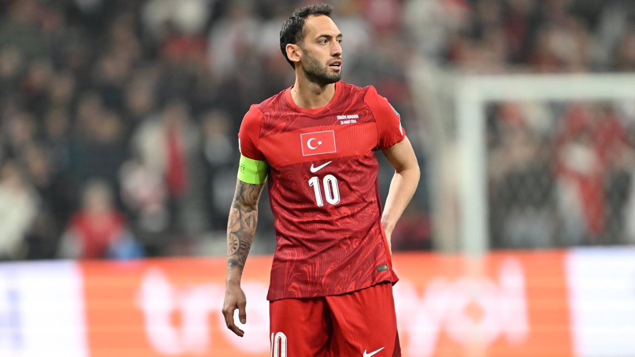 Erman Toroğlu canlı yayında Türk milli takımının yeni teknik direktörünü açıkladı! "Bizi rezil kepaze ettiniz! Eğer kurtuluş arıyorsanız hemen bunu yapın" 7