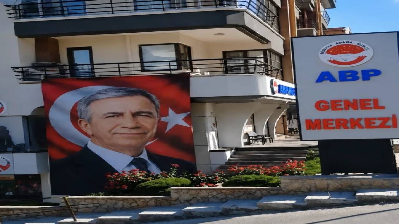 Ankara'da flaş gelişme! Özgür Özel'in yeni adresi belli oldu: Parti binasına posterler asıldı bile 8