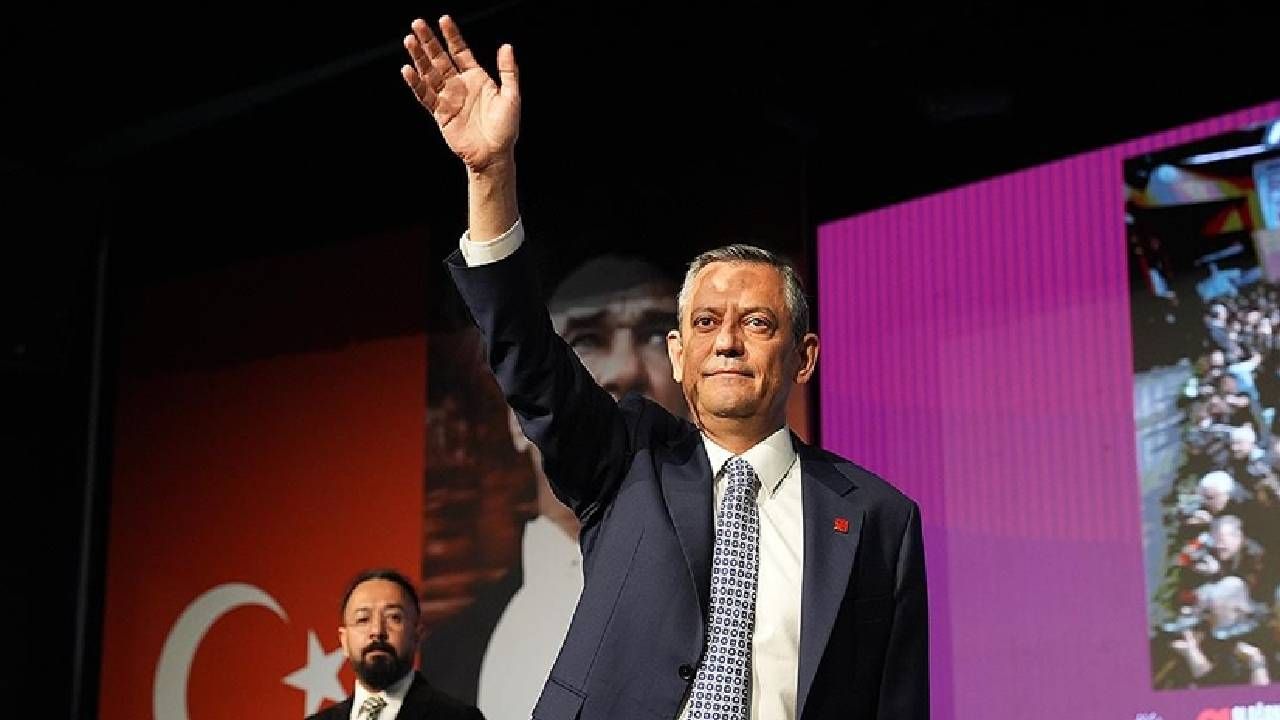 Ankara'da flaş gelişme! Özgür Özel'in yeni adresi belli oldu: Parti binasına posterler asıldı bile 6