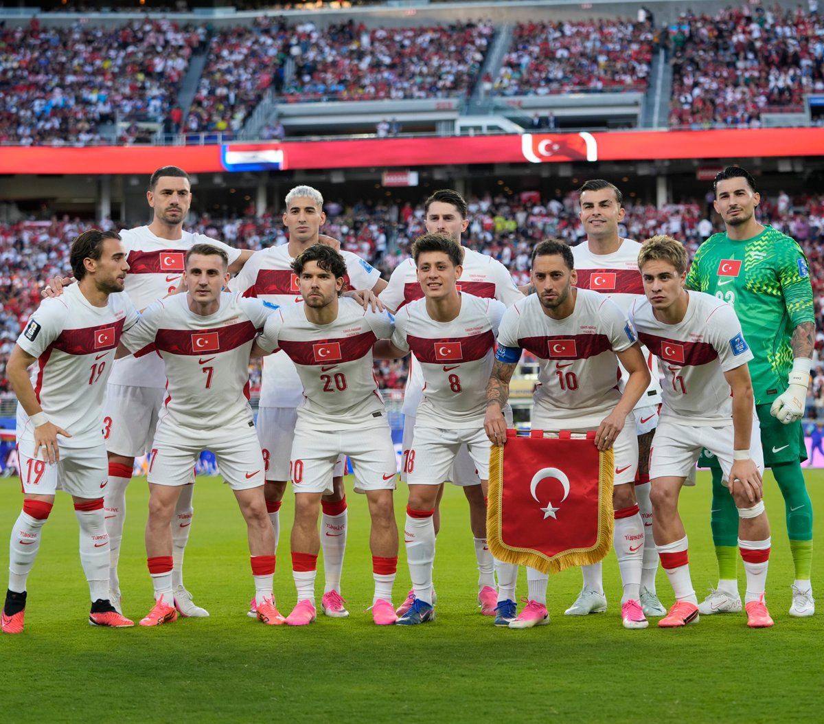 Meğerse Türkiye'nin Dünya Kupası hayallerini daha başlamadan İbrahim Hacıosmanoğlu bitirmiş! Kamp seçimi rezaleti elenmemizin ardından gün yüzüne çıktı 1