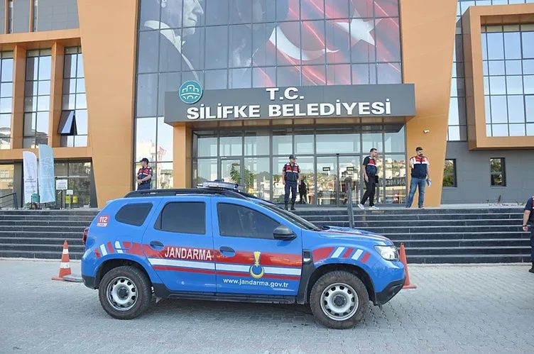 Rüşvet hortumunu kendine bağlamış... Silifke Belediyesi’nde aile boyu vurgun: İtirafçı her şeyi anlattı! 4