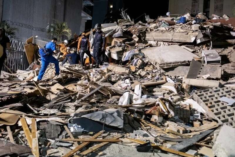 Venezuela'da taş üstünde taş kalmadı: Havalimanı çöktü, binalar yıkıldı! İlk görüntüler korkunç... 5