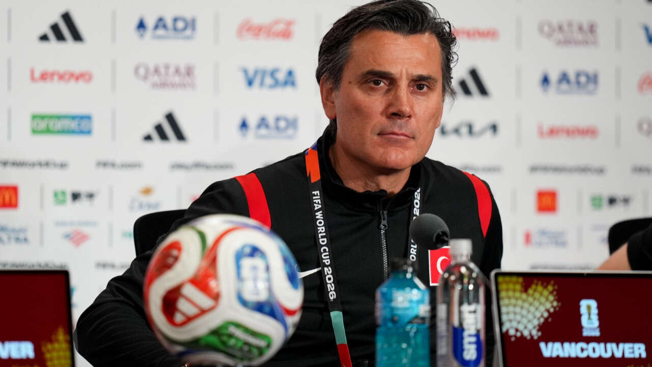 Nihat Kahveci Montella'nın içinden geçti! "Verin şu adamın Türk pasaportunu gitsin! Yarın sabah gönderirim bunu! Bırak da bir galibiyete sevinelim, hala oradan laf sokuyorsun! Kim eleştirdi ulan sizi Guardiola mı e 8