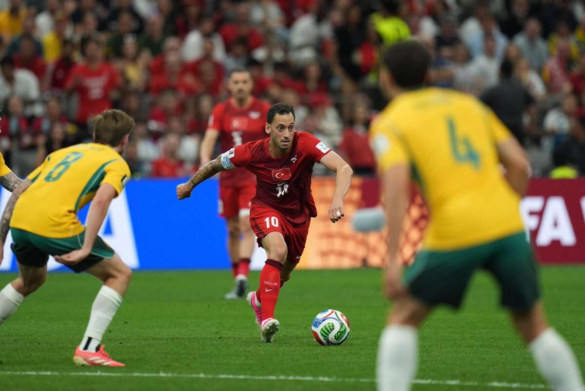 Erman Toroğlu kimsenin söyleyemediğini söyledi! "Milli takım kadrosunu Montella değil Hakan Çalhanoğlu kuruyor! Hocayı kullanıyor! Orkun Kökçü'yü oynatmayan, istemeyen de o! İsmail oynasın, hamallığımı o yapsın diy 7