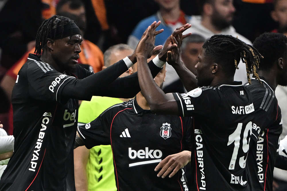 Aziz Yıldırım Sergen Yalçın'ın 'kurtulduk' dediği forvetle görüşmelere başladı! 2