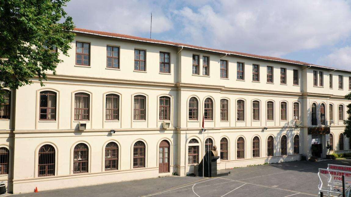 LGS puan ortalamasına göre İstanbul'un en iyi 20 lisesi belli oldu! Bakın ilk sırada hangi okul var 16