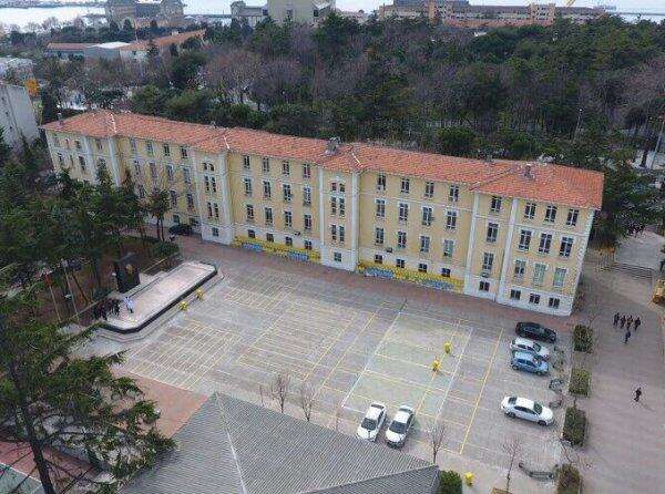 İstanbul'un en iyi 40 Mesleki ve Teknik Anadolu Lisesi belli oldu! İlk sıradaki bölüm dikkat çekti 3