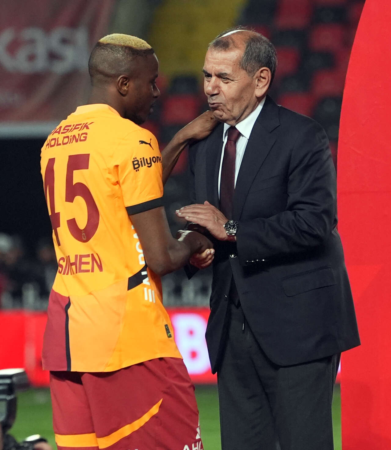 Dursun Özbek Okan Buruk ve Victor Osimhen birbirlerine girdiler: Deli misiniz siz? 10