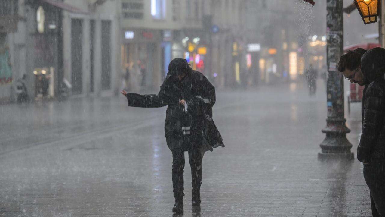 İstanbullular dikkat! Uyarı geldi: Hava bir anda değişecek, sıcaklık 10 derece düşecek 6