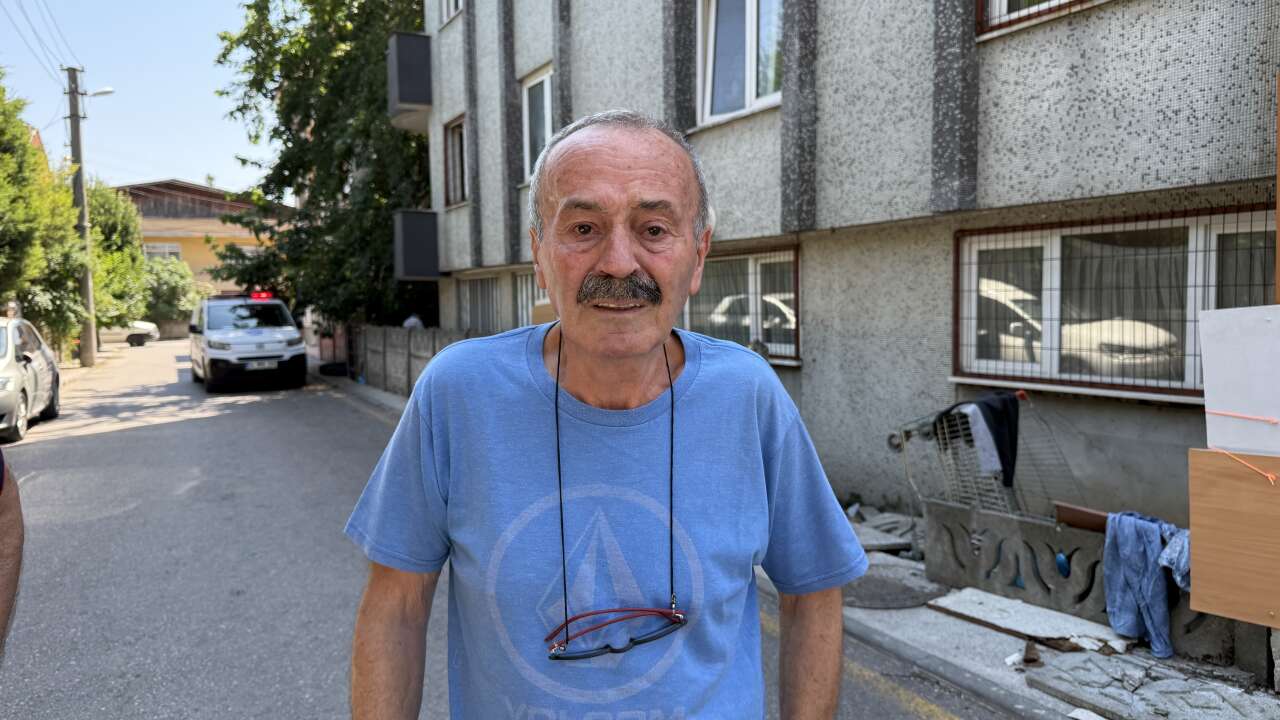 25 yıldır yıkılmayan binada büyük tehlike! Mahalleli sokağa döküldü 5