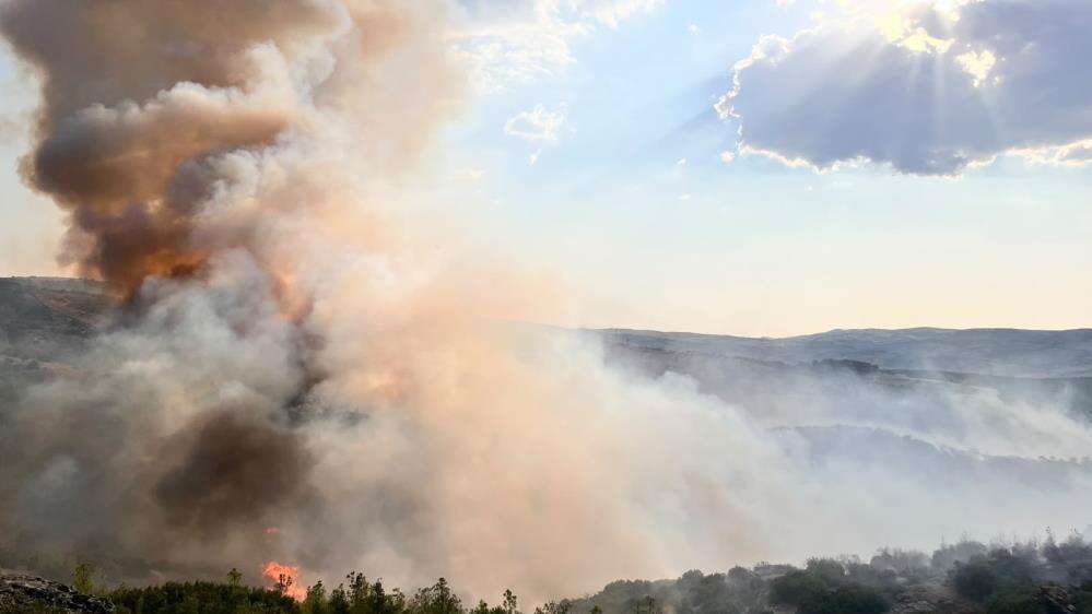 Manisa'da tarım arazisinde çıkan yangın ormana sıçradı: Havadan ve karadan müdahale sürüyor 3