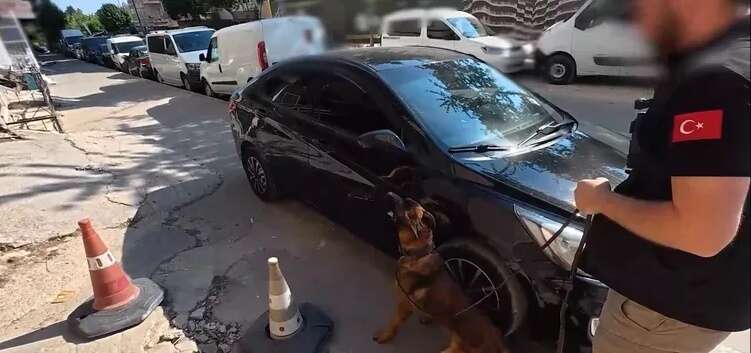 İstanbul'da şoke eden "bebekli kurye" operasyonu: 2 yaşındaki bebeğini zehir sevkiyatına kalkan yaptı! 4