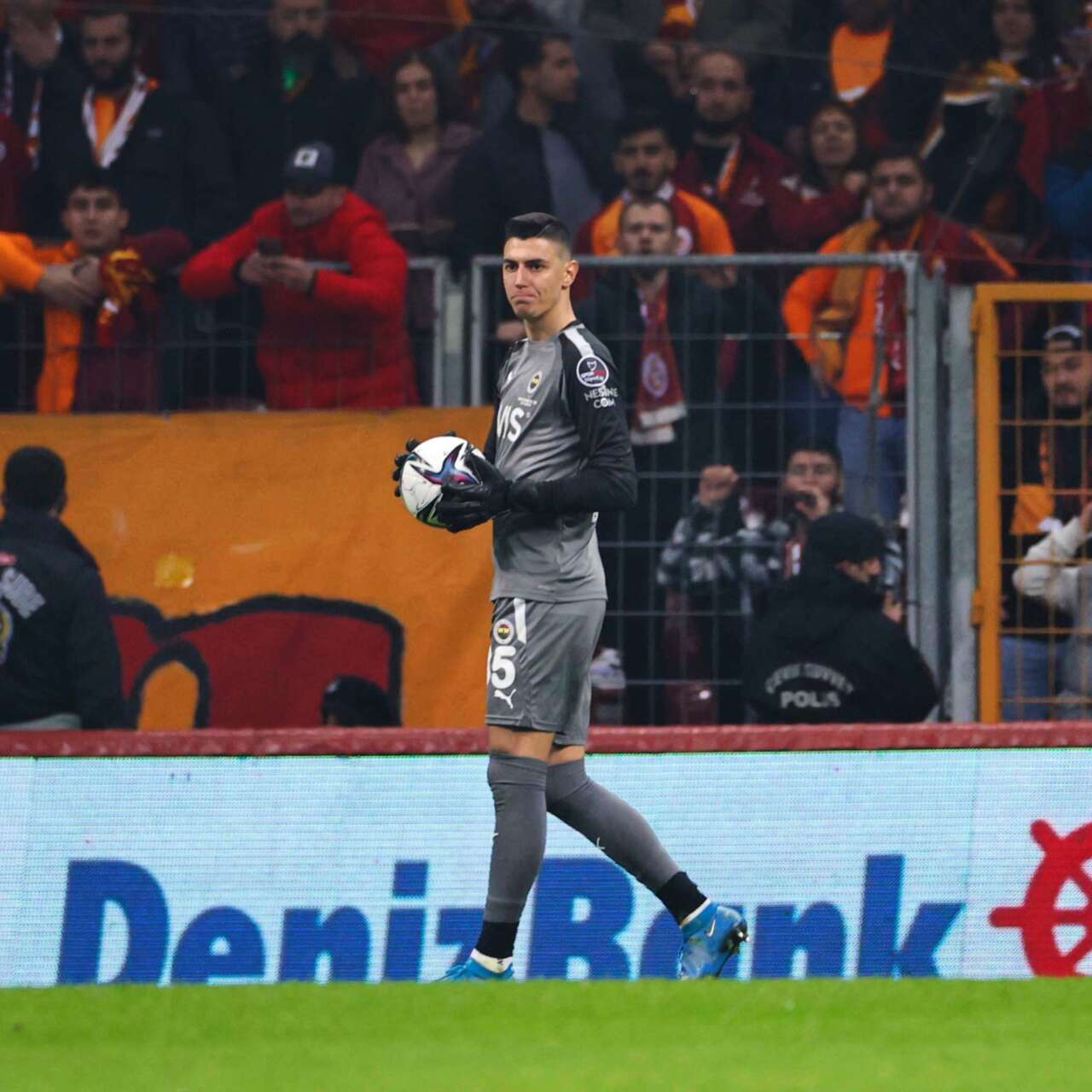 Aziz Yıldırım Arda Turan ve Ersun Yanal'ın kalecisiyle şampiyon olacak: Kurtuluyoruz! 6