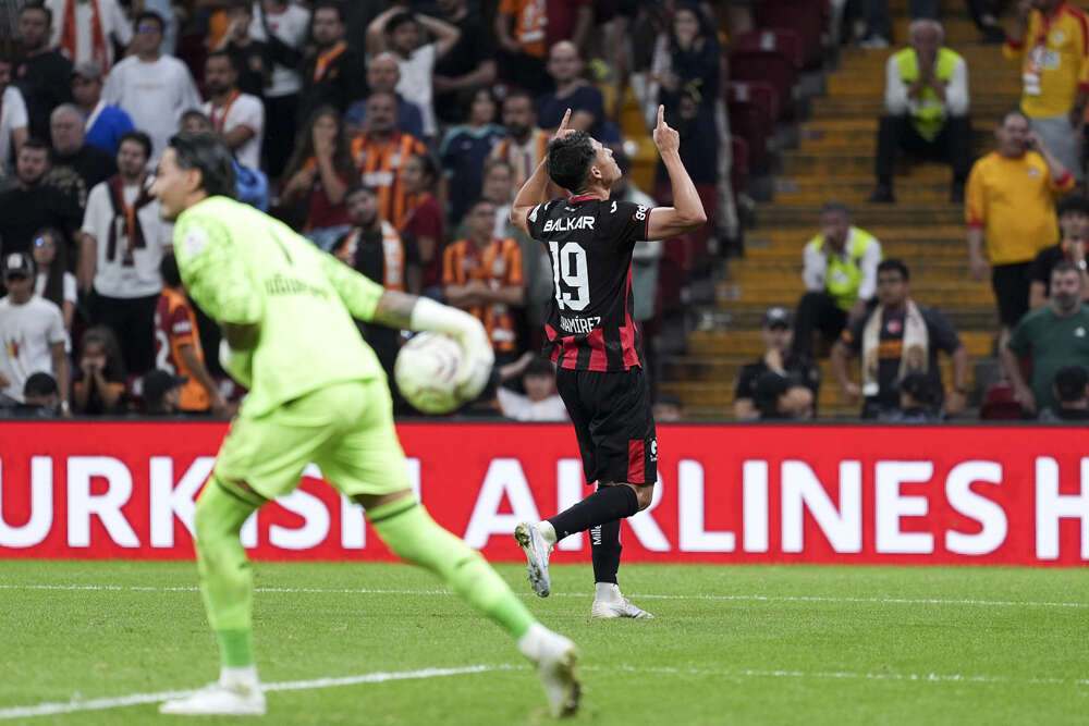 Okan Buruk solaryuma gittiği kadar bu takıma antrenman yaptırsaydı bu 5 futbolcu böyle olmazdı 12