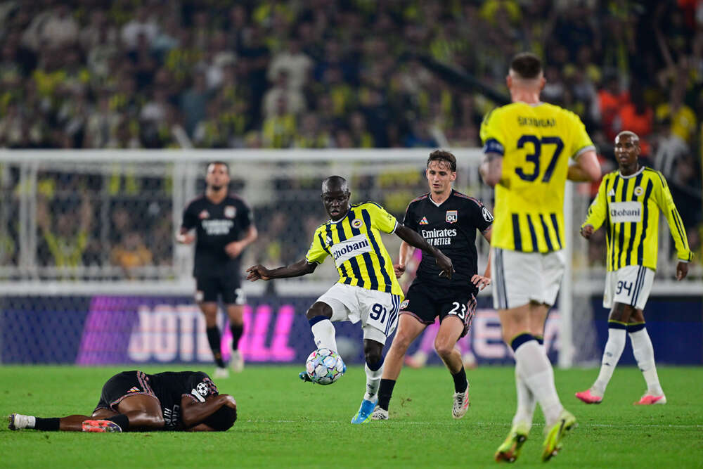 İsmail Kartal insanların aklıyla dalga geçiyor hadi oynatsana Levent Mercan'ı, Tarık Çetin'i, İrfan Can Kahveci'yi, Oğuz Aydın'ı! 11